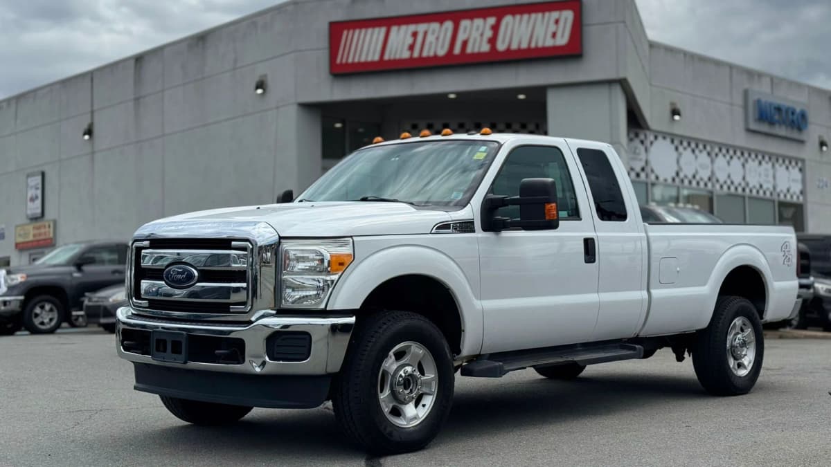 2016 Ford F-250 SUPER DUTY 4WD SuperCab 142" 6.2L V8 FLEX-FUEL