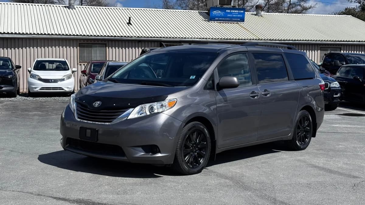 2015 Toyota Sienna LE 7-Pass AWD