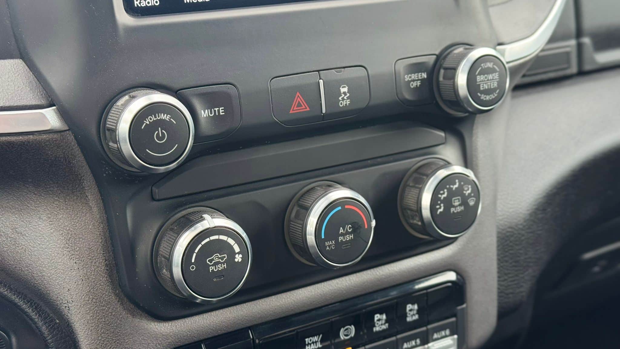 2021 Ram 2500 BIG HORN 4x4 Crew Cab 6'4" 6.7L CUMMINS TURBO DIESEL thumbnail 17