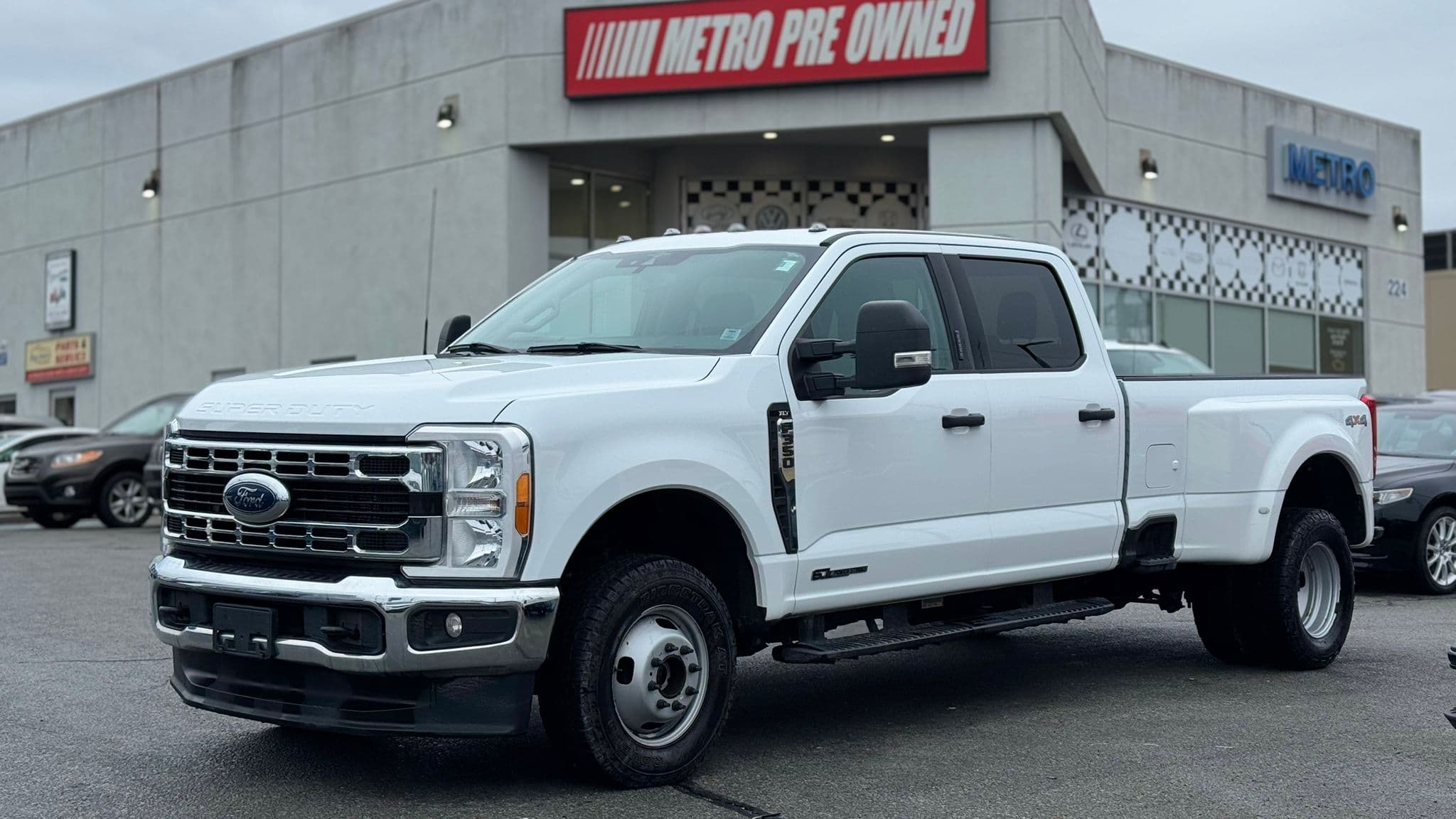 2023 Ford F-350 SUPER DUTY XLT 6.7L V8 TURBO DIESEL 4WD Crew Cab 8' Box