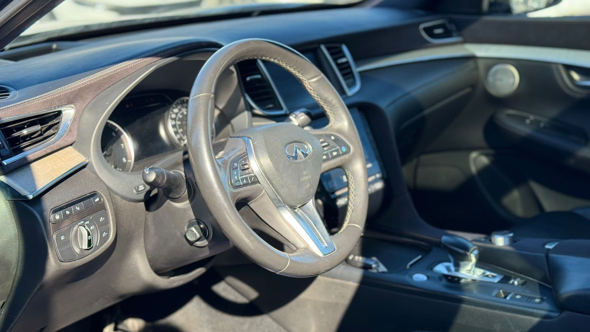 2019 Infiniti QX50 ESSENTIAL AWD photo 10