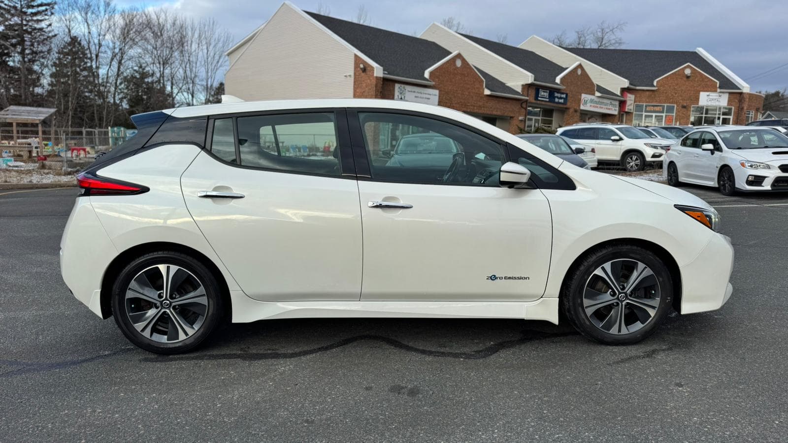 2018 Nissan LEAF S Hatchback photo 4