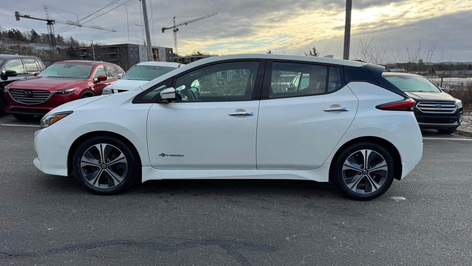 2018 Nissan LEAF S Hatchback thumbnail 8