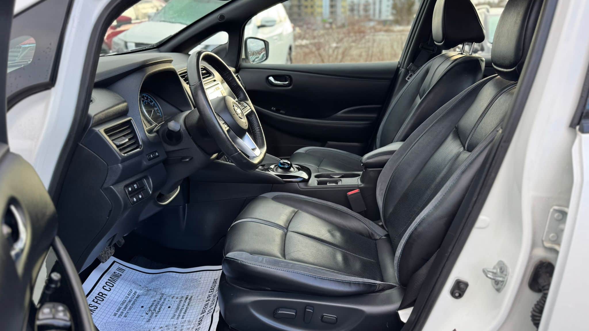 2018 Nissan LEAF S Hatchback thumbnail 11