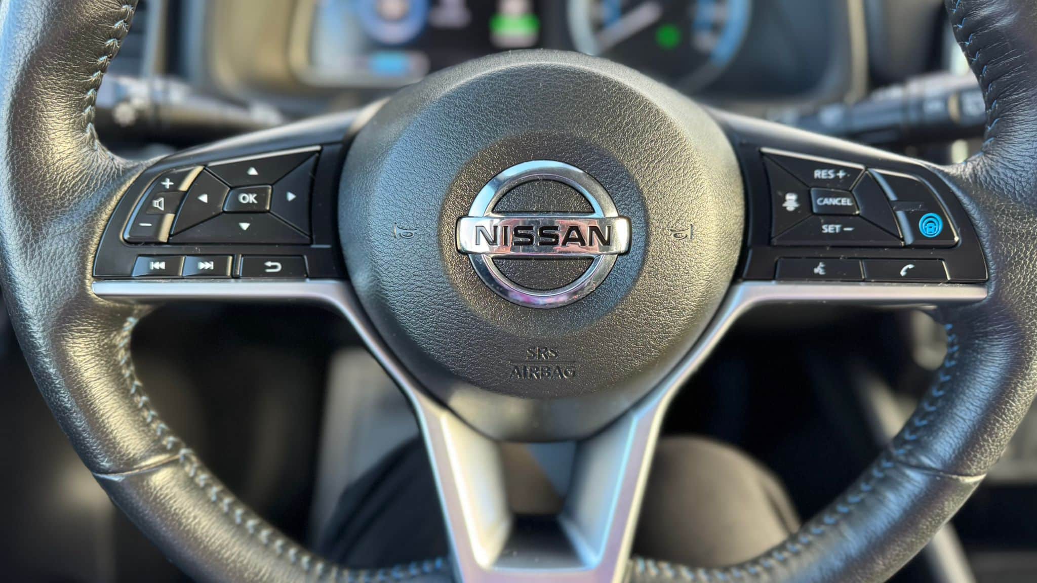 2018 Nissan LEAF S Hatchback thumbnail 14