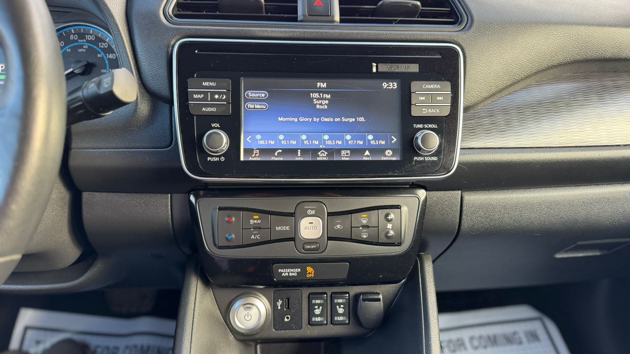 2018 Nissan LEAF S Hatchback photo 16