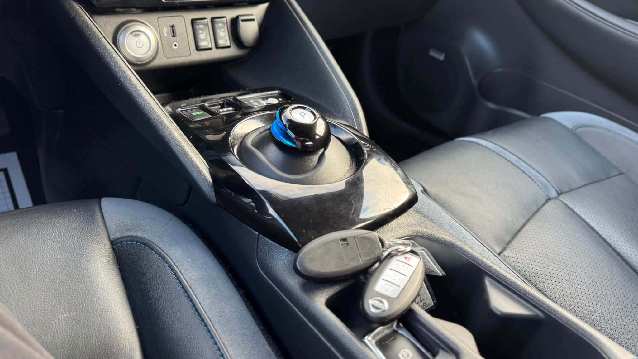 2018 Nissan LEAF S Hatchback thumbnail 19