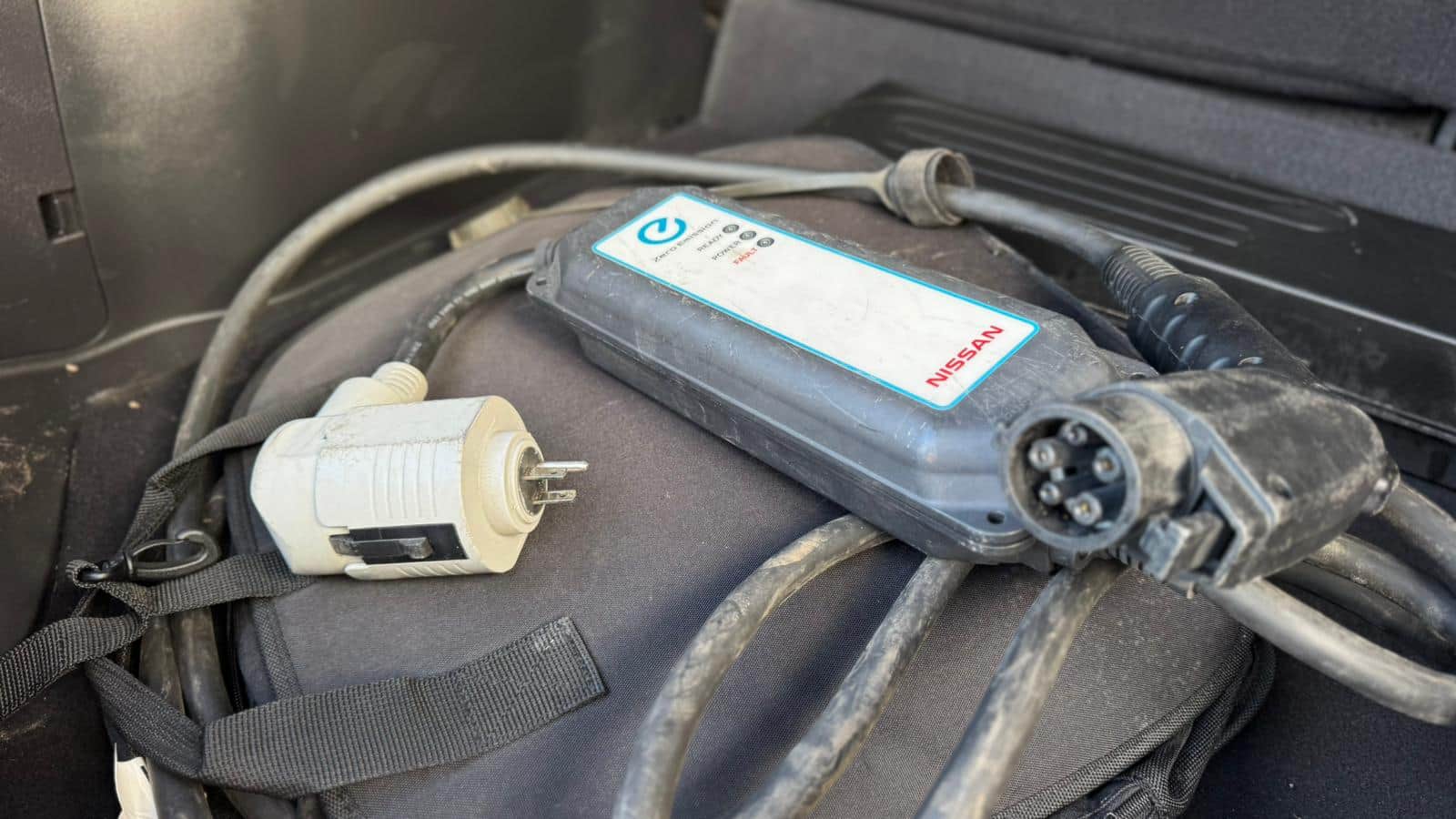 2018 Nissan LEAF S Hatchback thumbnail 22