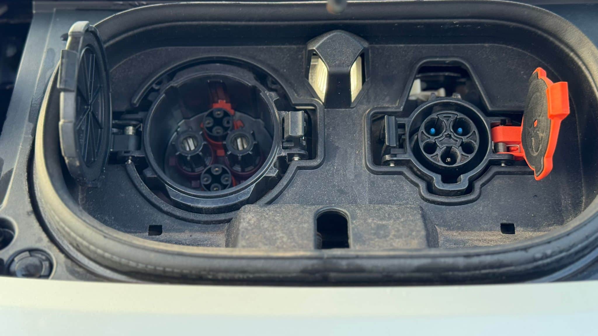 2018 Nissan LEAF S Hatchback thumbnail 23