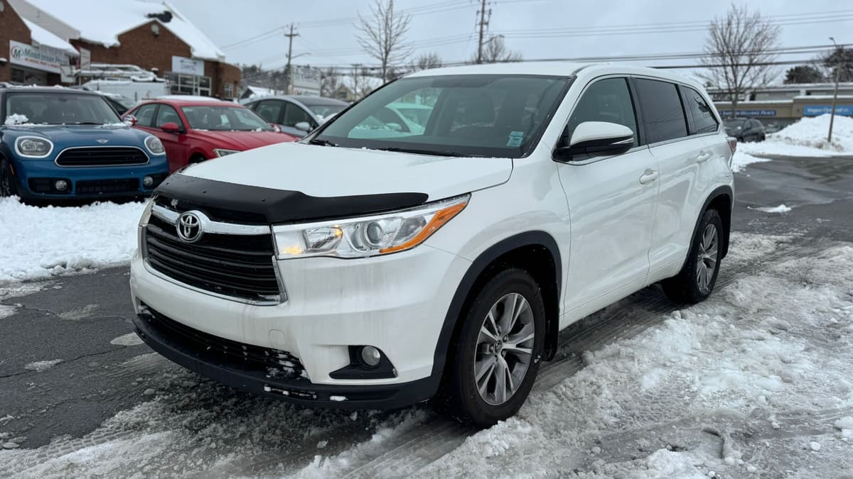 2016 Toyota Highlander LE AWD 8 Passenger