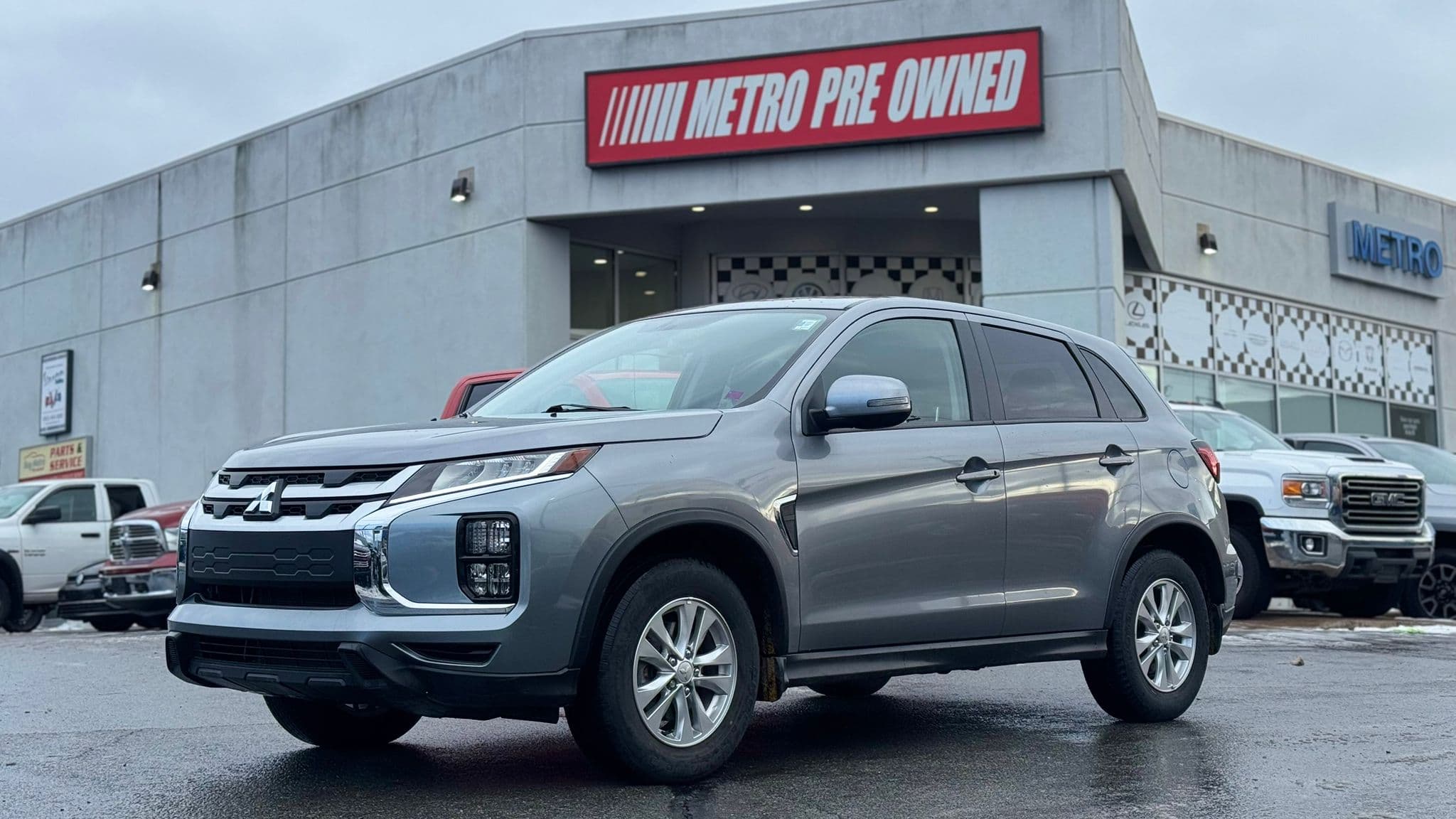 2023 Mitsubishi RVR SE