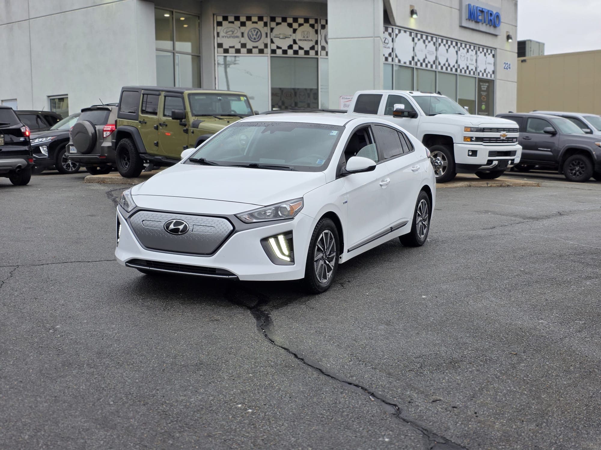 2020 Hyundai IONIQ ELECTRIC PREFERRED photo 2