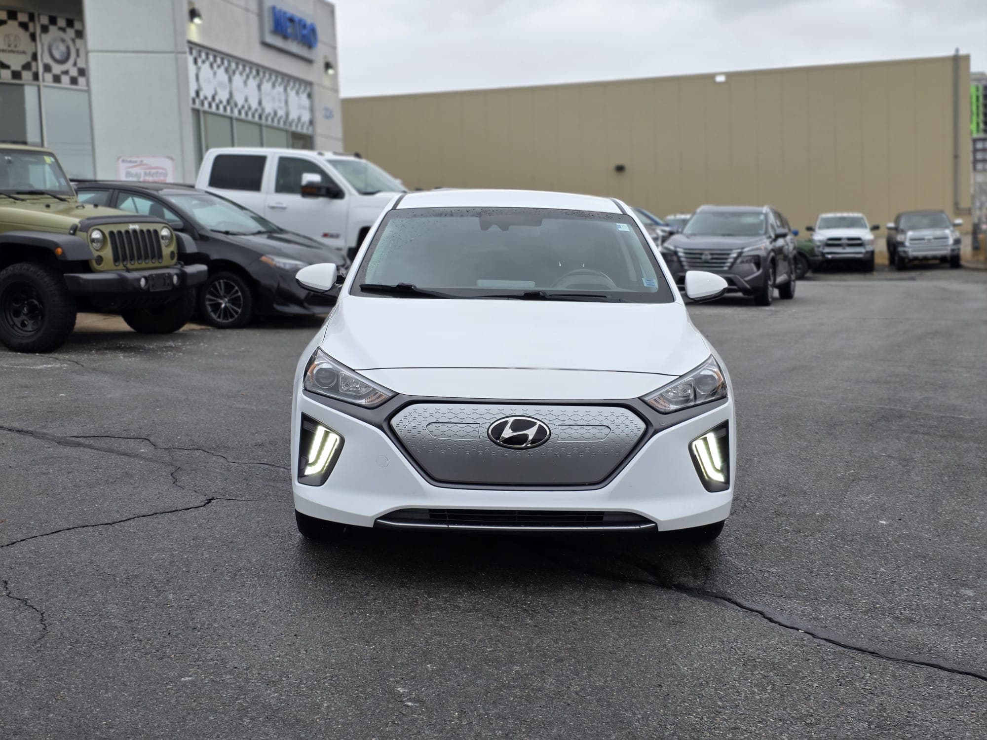 2020 Hyundai IONIQ ELECTRIC PREFERRED photo 3