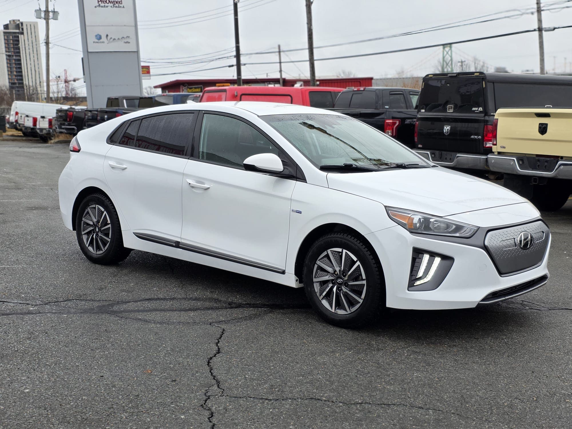2020 Hyundai IONIQ ELECTRIC PREFERRED photo 4