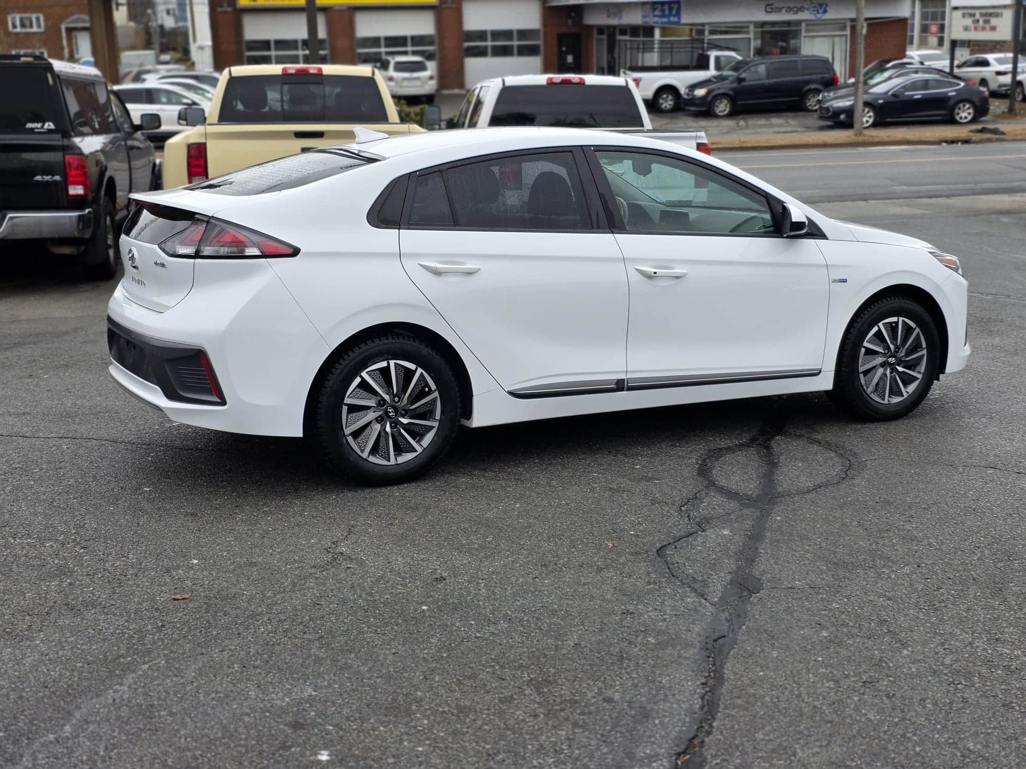 2020 Hyundai IONIQ ELECTRIC PREFERRED thumbnail 5