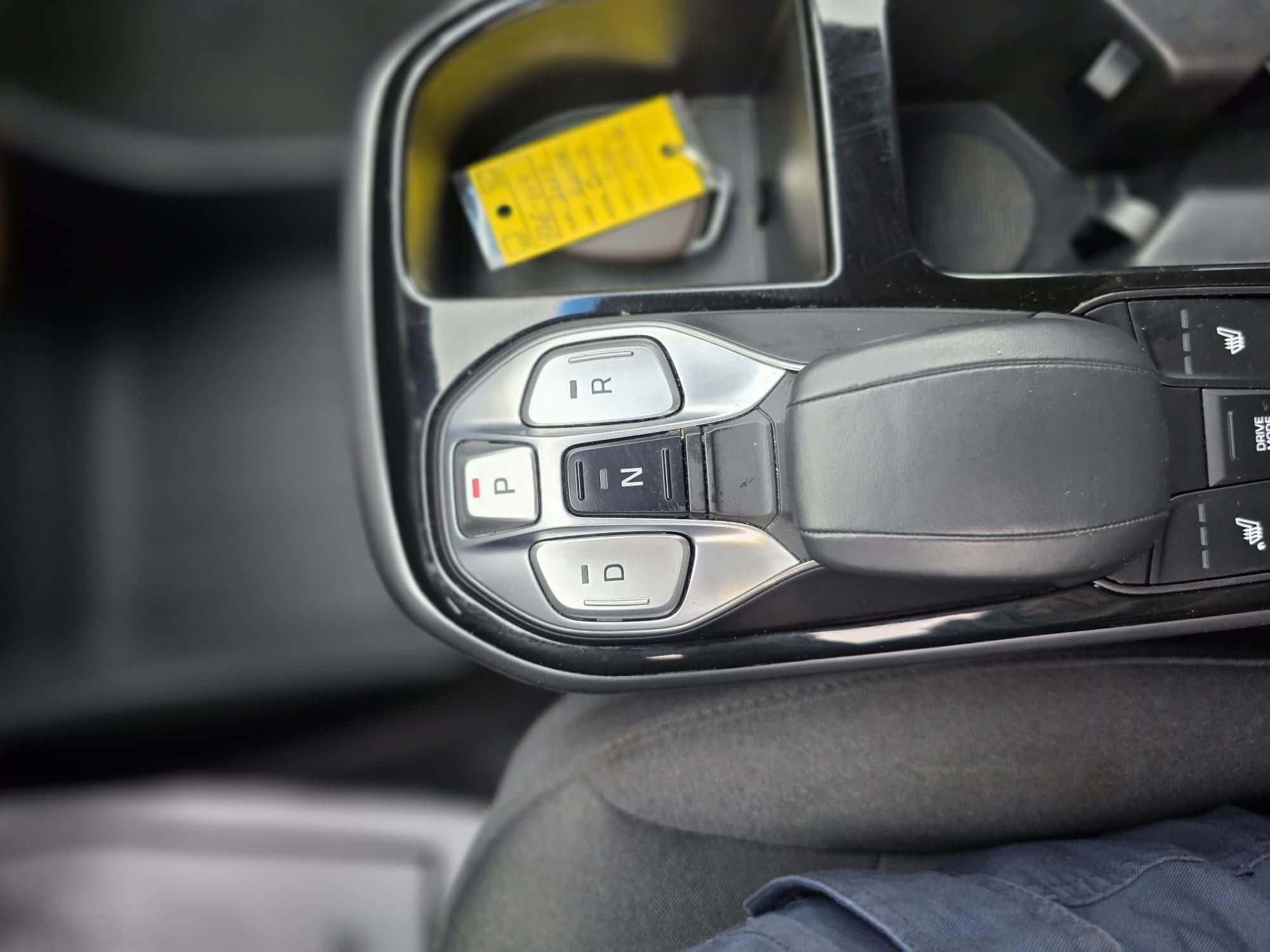 2020 Hyundai IONIQ ELECTRIC PREFERRED thumbnail 16