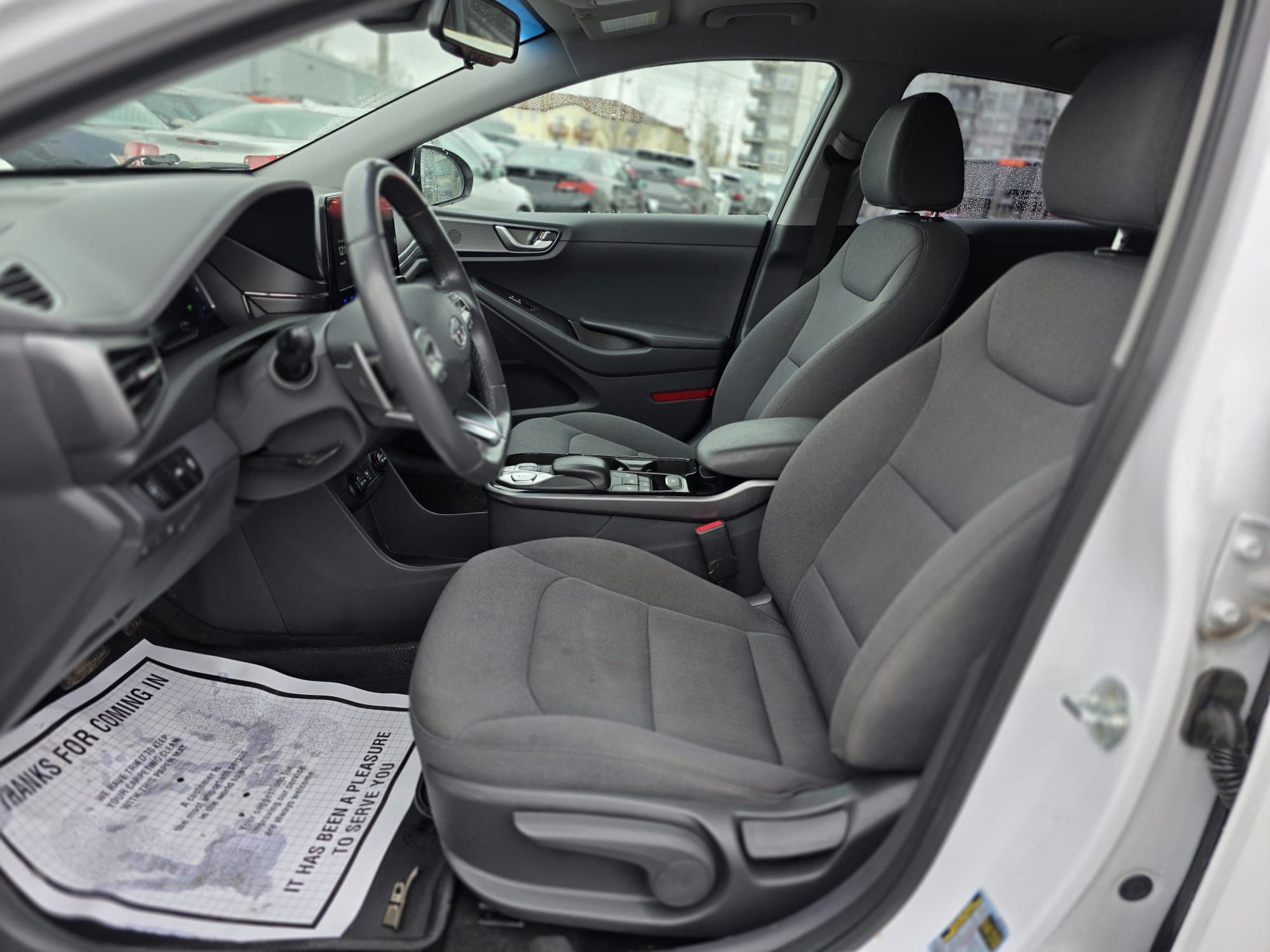 2020 Hyundai IONIQ ELECTRIC PREFERRED photo 20