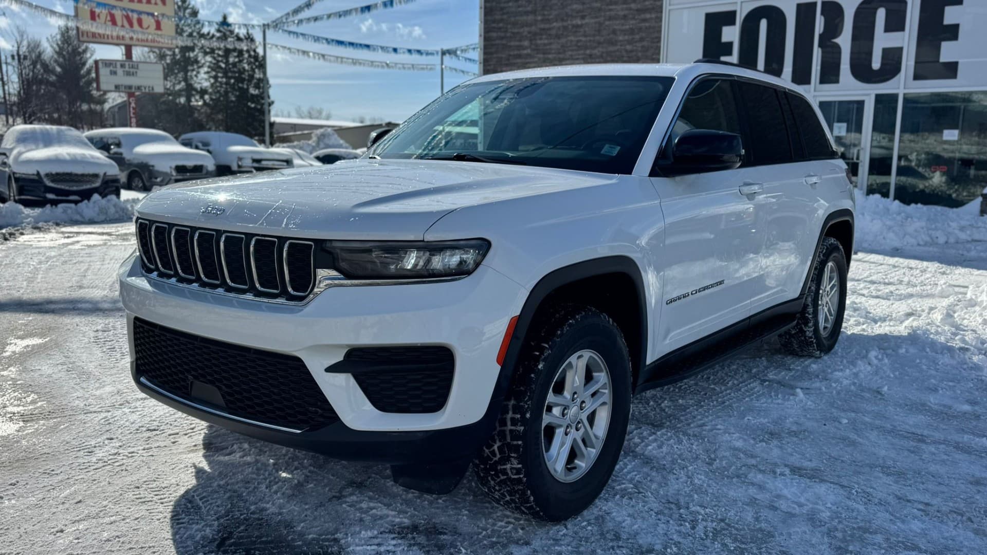 2023 Jeep Grand Cherokee Laredo 4x4