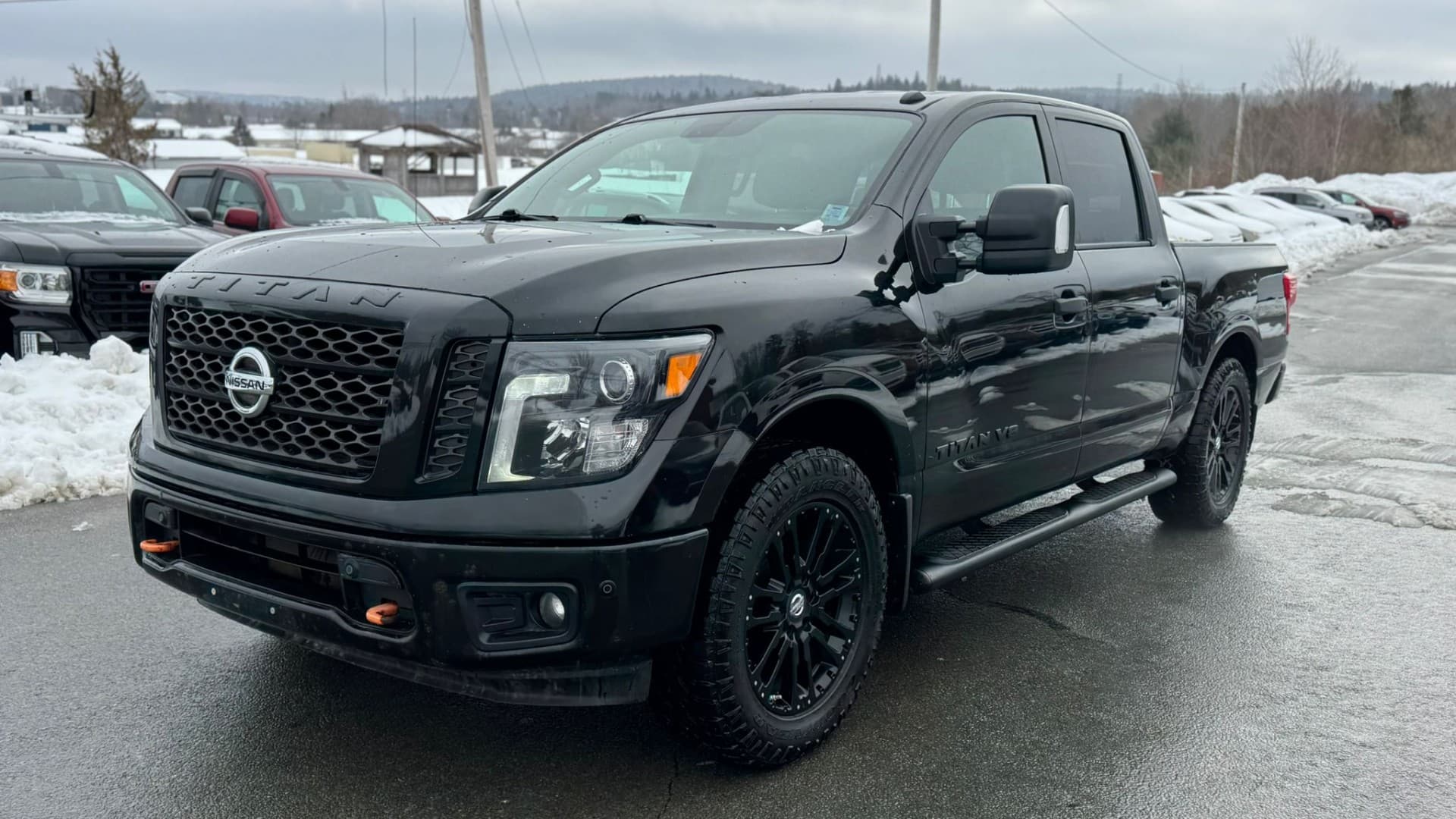 2018 Nissan Titan SV Crew Cab Short Bed 4X4