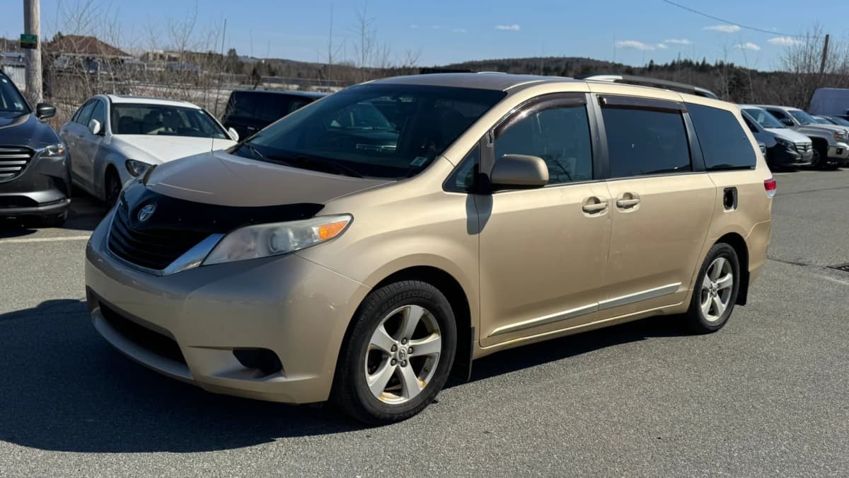 2012 Toyota Sienna LE V6 7-Pass FWD