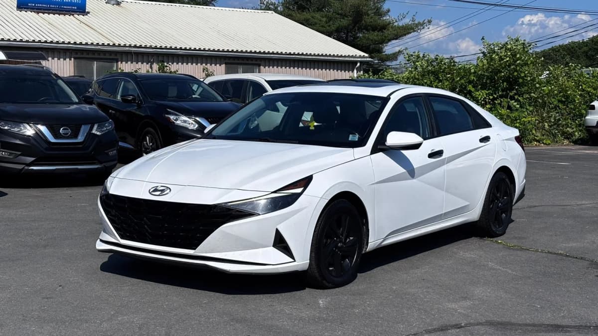 2022 Hyundai Elantra Preferred IVT W/SUN & TECH PAC