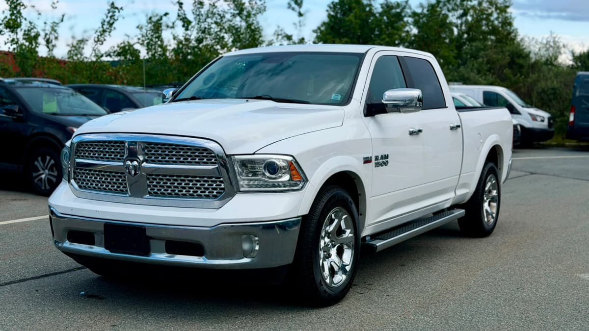 2017 RAM 1500 Laramie 4WD 5.7L Crew Cab Std Bed