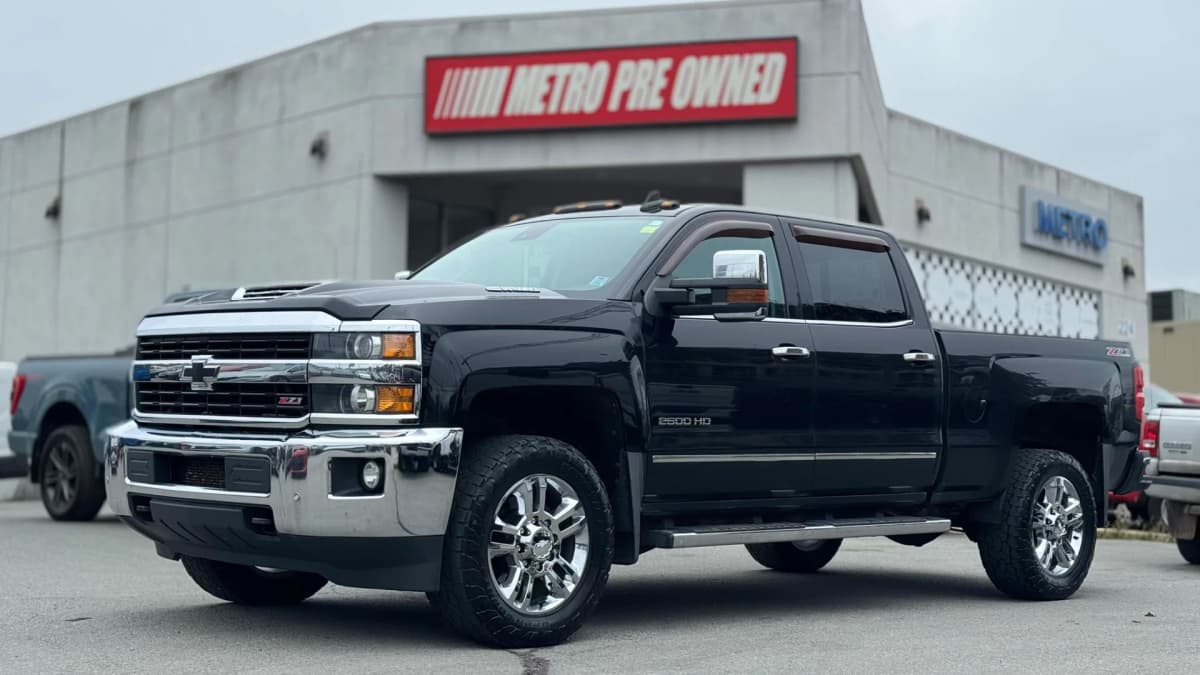 2017 Chevrolet SILVERADO 2500 HEAVY DUTY LTZ 4WD Crew Cab 153" DURAMAX 6.6L TURBO DIESEL V8